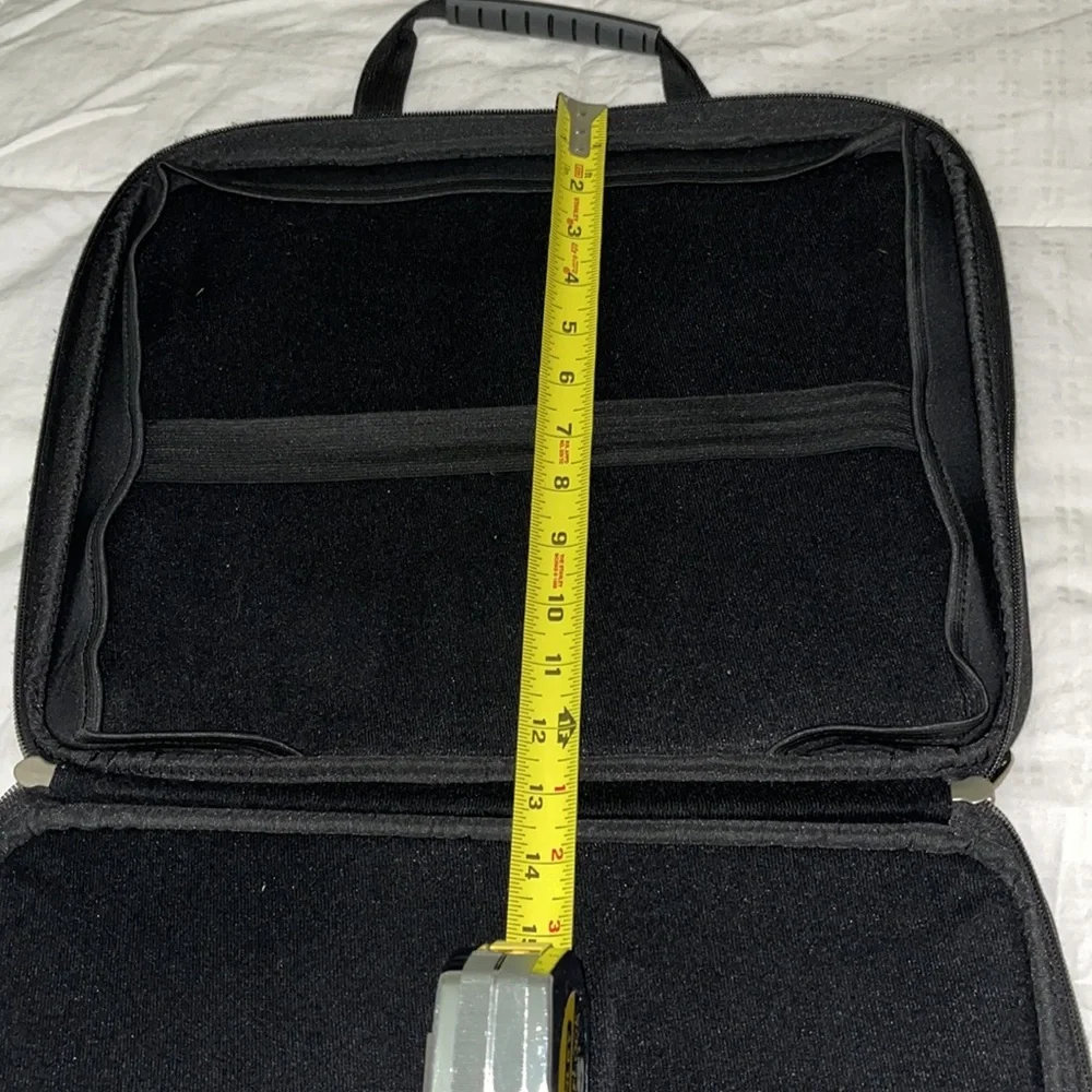 Init black laptop bag